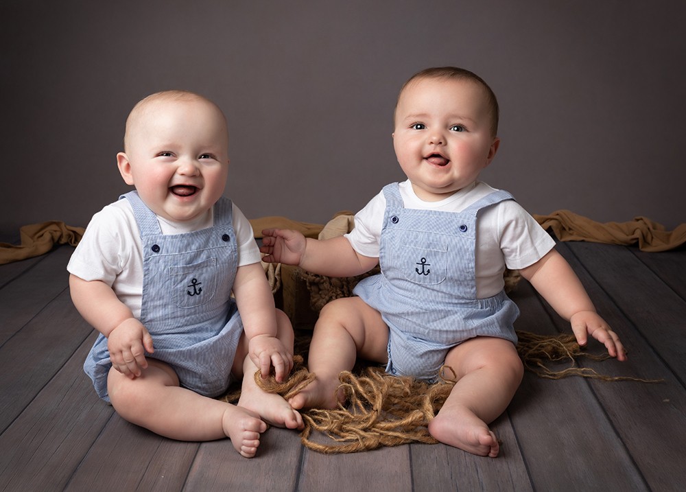 twin newborn photo shoot