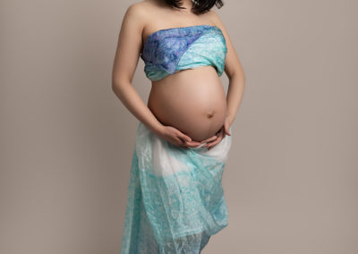 naked maternity photography by pregnancy photographer in Bedford