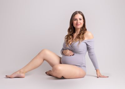 Maternity and newborn photographer in Milton Keynes captures expectant mum in lilac bodysuit